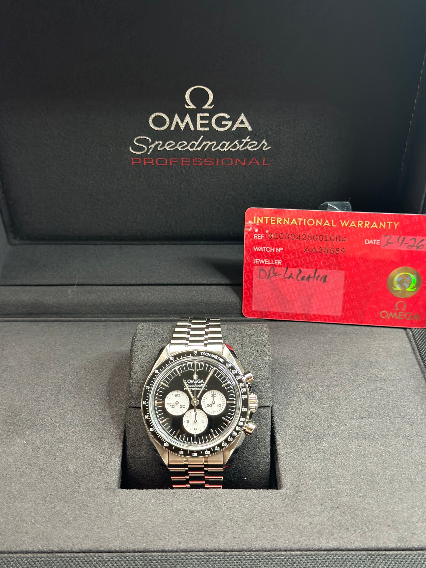 Omega Speedmaster moonwatch “reverse panda” 42 Dial on Stainless steel with micro-adjust clasp 31030425001004 Complete 2026