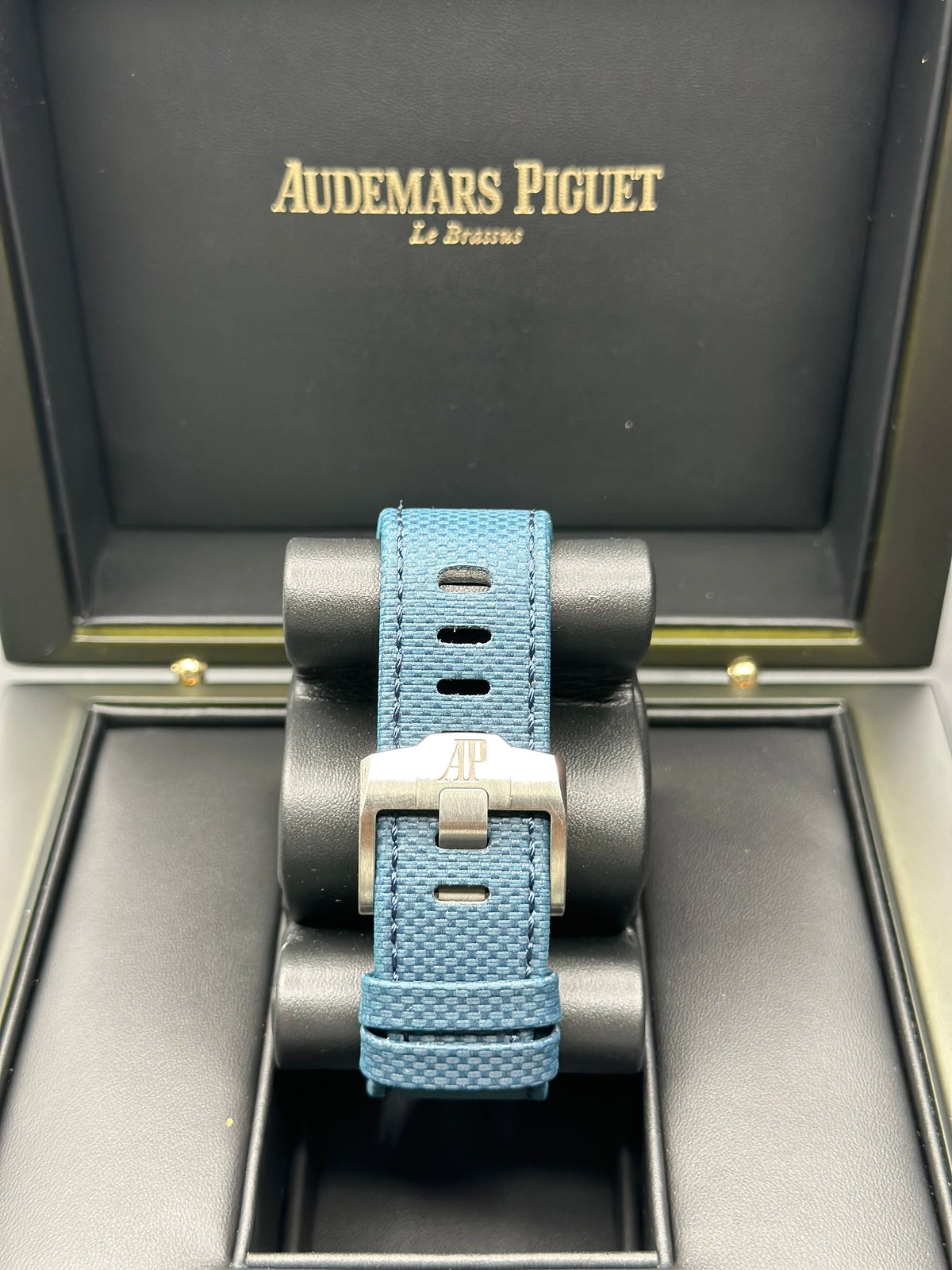 AUDEMARS PIGUET ROYAL OAK OFFSHORE BEIGE/IVORY TAPISSERIE PATTERN Dial on BLUE TEXTURED CALFSKIN 26420CD.OO.A029VE01 Papers 2026