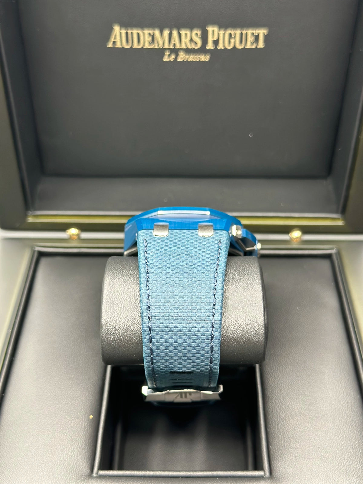 AUDEMARS PIGUET ROYAL OAK OFFSHORE BEIGE/IVORY TAPISSERIE PATTERN Dial on BLUE TEXTURED CALFSKIN 26420CD.OO.A029VE01 Papers 2026
