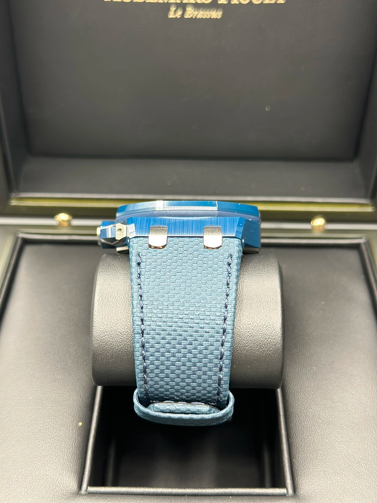 AUDEMARS PIGUET ROYAL OAK OFFSHORE BEIGE/IVORY TAPISSERIE PATTERN Dial on BLUE TEXTURED CALFSKIN 26420CD.OO.A029VE01 Papers 2026