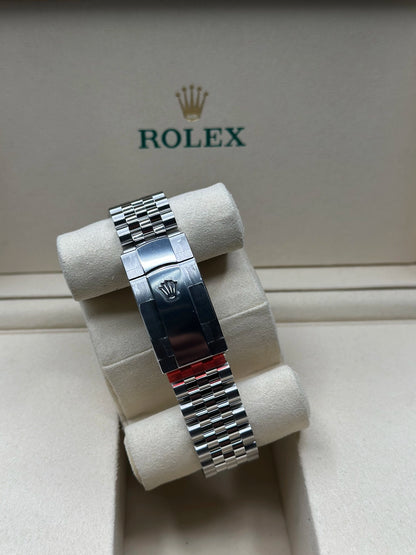 Rolex Datejust 41 Blue Roman Dial on Jubilee 126300 Complete 2026