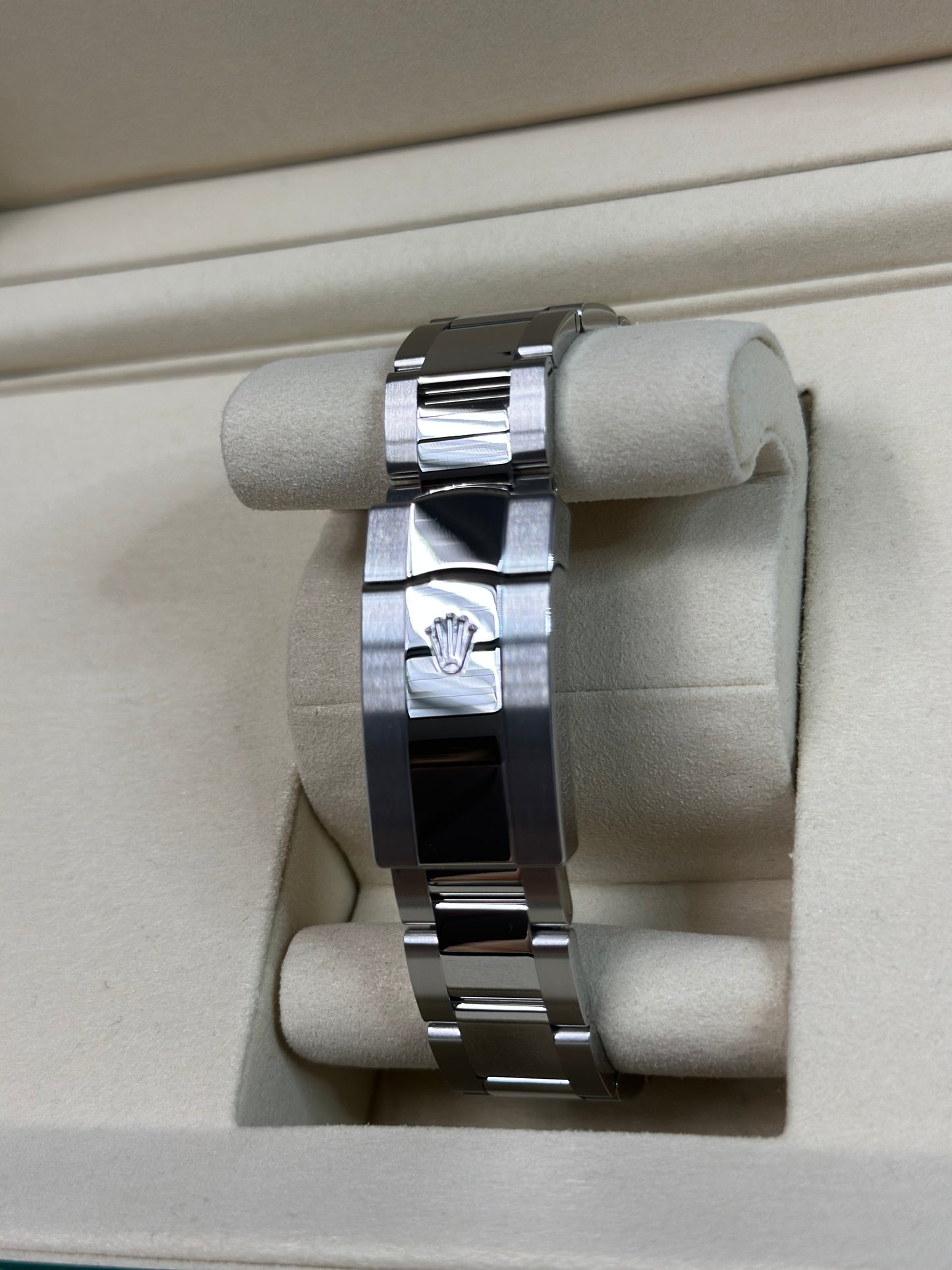 Rolex Datejust 41 White Roman Dial on Oyster 126300 Papers 2026