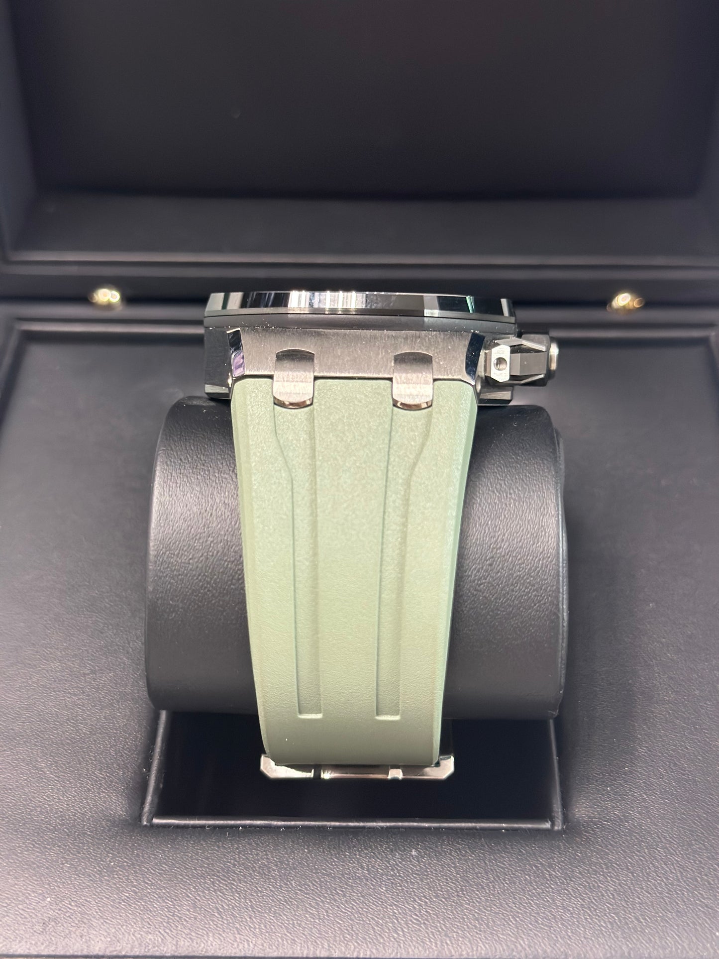 Audemars Piguet Royal Oak Offshore Chronograph GREEN Dial on Rubber Strap 26420IO.OO.A009CA.01 Complete 2026