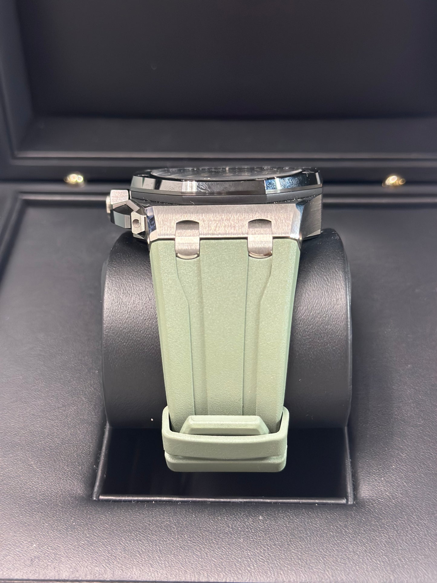 Audemars Piguet Royal Oak Offshore Chronograph GREEN Dial on Rubber Strap 26420IO.OO.A009CA.01 Complete 2026