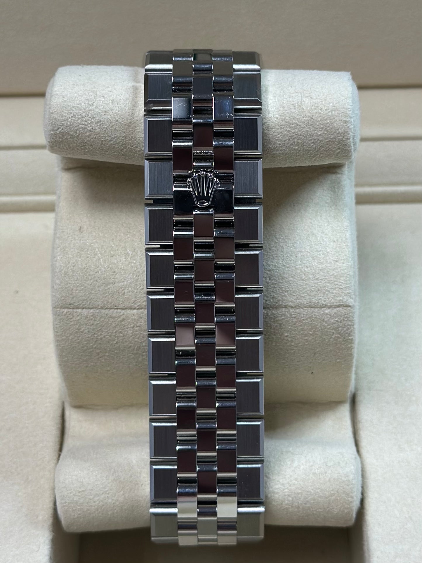 Rolex Land-Dweller 40 White Honeycomb Dial on Flat Jubilee 127334 Papers 2026