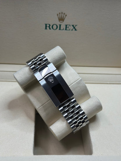 Rolex SkyDweller Blue Index Dial on Jubilee 336934 Papers 2026
