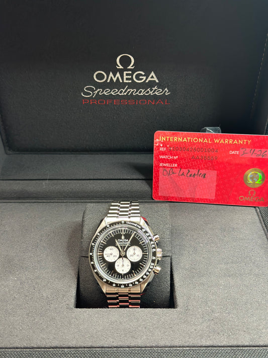 Omega Speedmaster moonwatch “reverse panda” 42 Dial on Stainless steel with micro-adjust clasp 31030425001004 Complete 2026